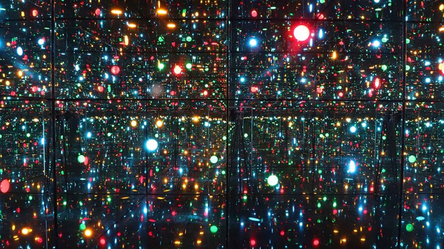«Kusama: Cosmic Nature»: Η αποθέωση της λατρείας της φύσης σε μία έκθεση της Γιαγιόι Κουσάμα