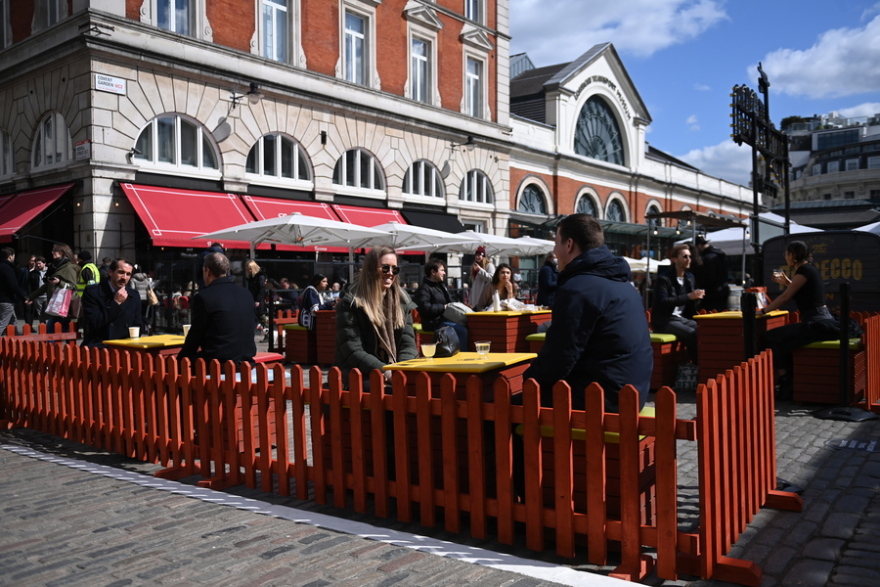 Βίντεο: Οι Βρετανοί γέμισαν τις παμπ μετά από 4 μήνες «lockdown»