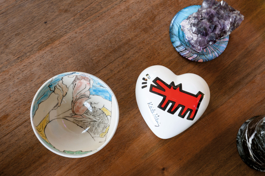 Ο Γιώργος Μαζωνάκης φωτογραφίζεται στο σπίτι του και μιλά στο Gala