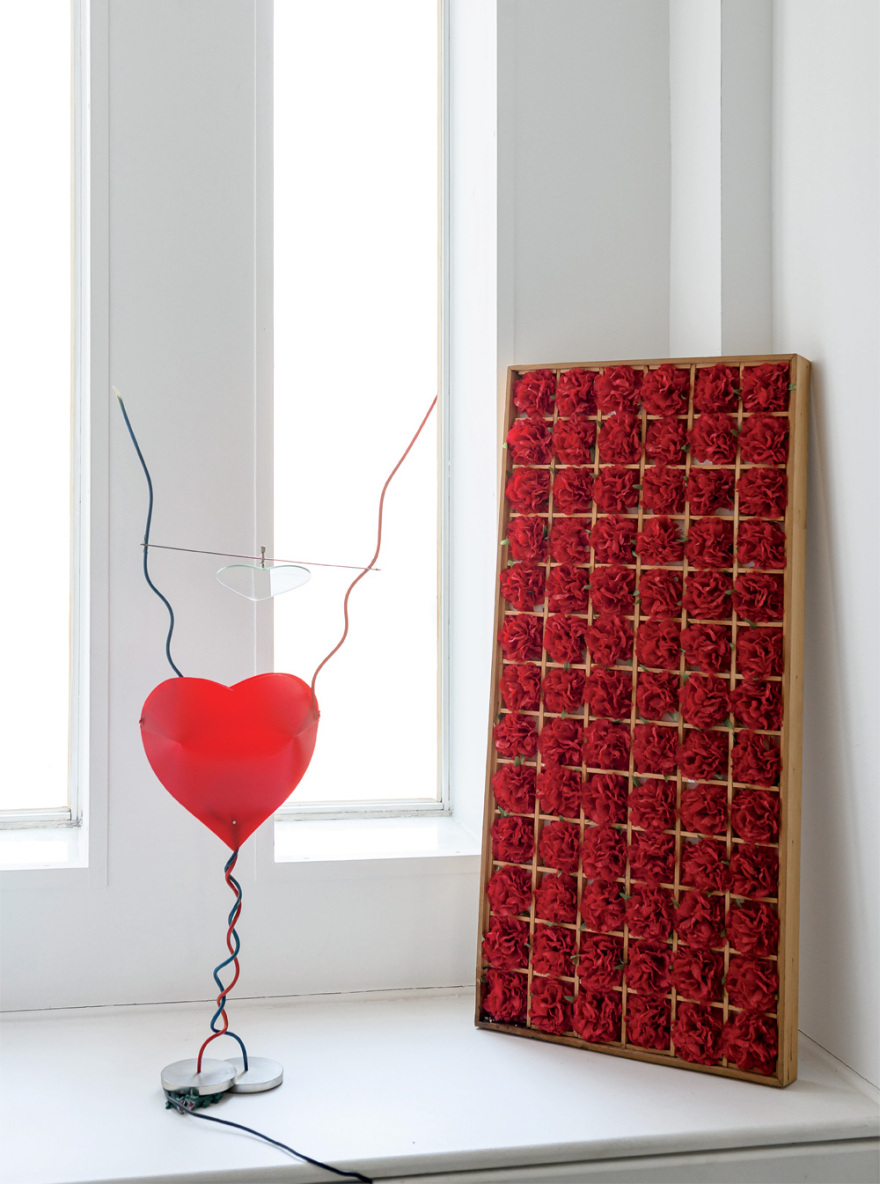 Ο Γιώργος Μαζωνάκης φωτογραφίζεται στο σπίτι του και μιλά στο Gala