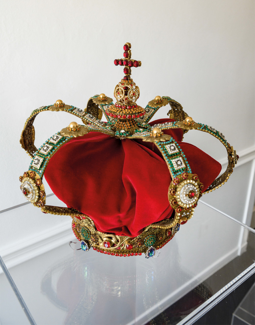 Ο Γιώργος Μαζωνάκης φωτογραφίζεται στο σπίτι του και μιλά στο Gala