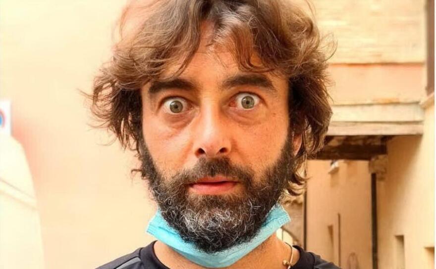 Ιταλία: Ερωτοχτυπημένος ιερέας ομολόγησε τα αισθήματά του και κρέμασε τα άμφια!