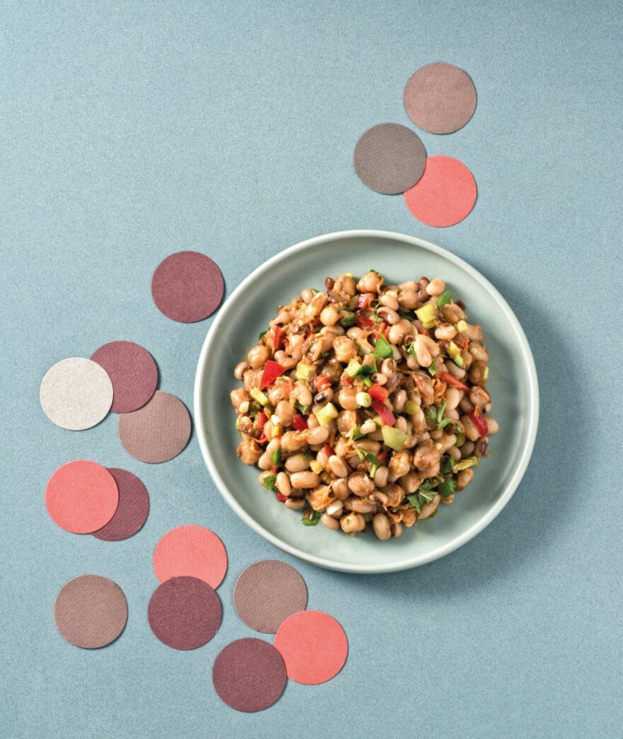 Σήμερα μαγειρεύουμε: Οσπριοσαλάτα με αρωματική λαδόσαλτσα