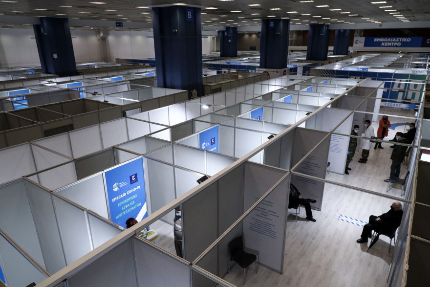 Εμβόλιο Johnson & Johnson: Πώς το «στοπ» στις ΗΠΑ αλλάζει το πρόγραμμα εμβολιασμών στην Ελλάδα