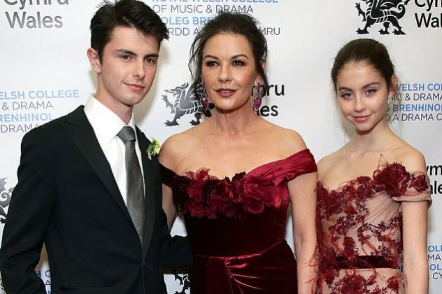 Κάθριν Ζέτα Τζόουνς: Ενθουσιασμένη με την ιδέα να ασχοληθούν τα παιδιά της με την υποκριτική 