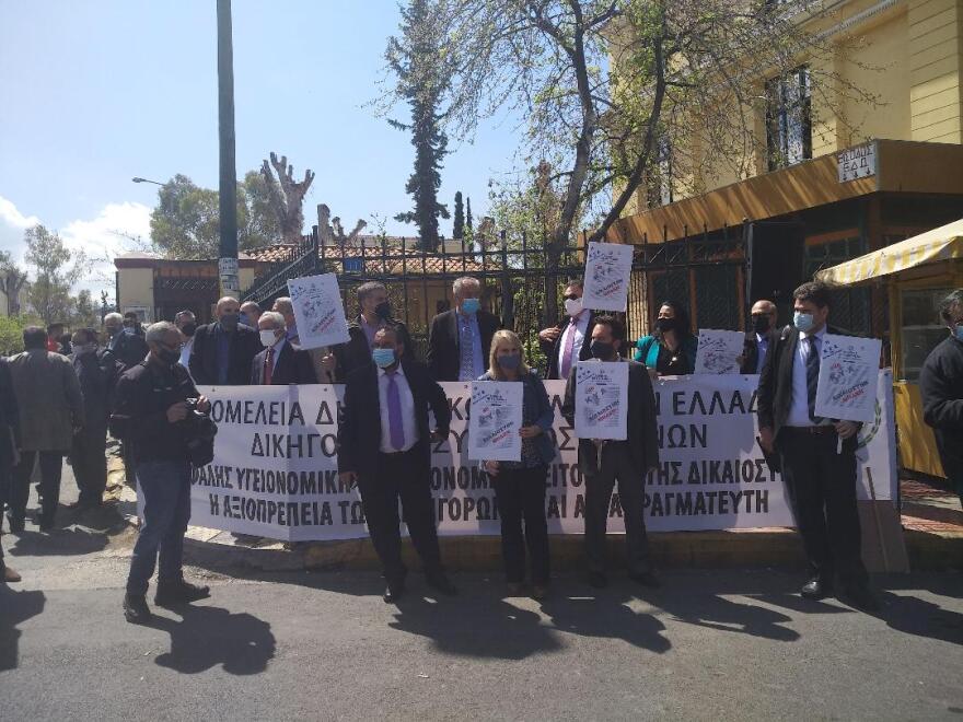 Πανελλαδικές συγκεντρώσεις δικηγόρων: «Η πανδημία έχει εξαντλήσει τα όρια των αντοχών μας»