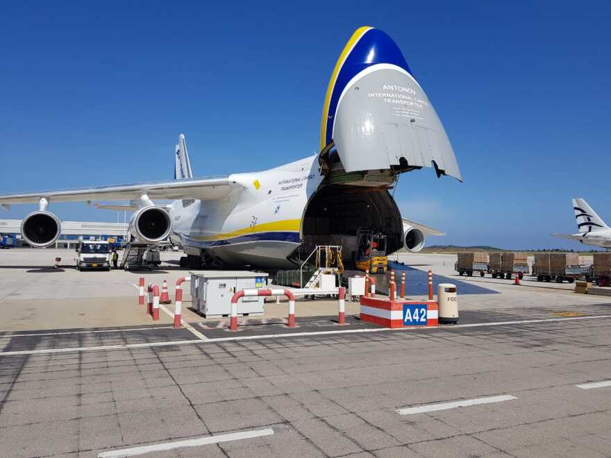 Παρελήφθησαν άλλα 2,5 εκατ. self tests - Έφτασαν στο «Ελ. Βενιζέλος» με αεροσκάφος Antonov