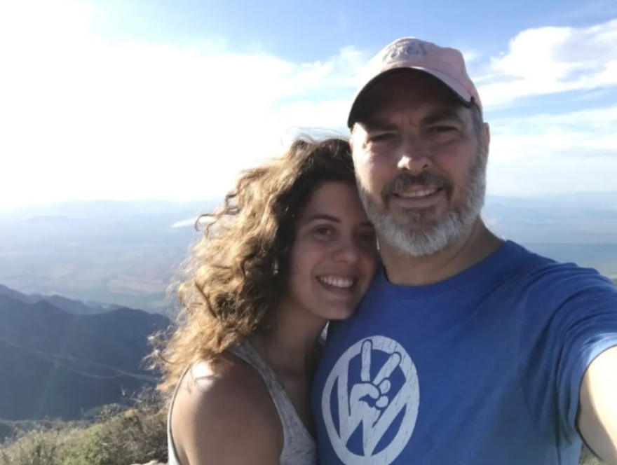 Ona: Έγινε μοντέλο του «OnlyFans» για να πληρώσει τις χημειοθεραπείες του συντρόφου της