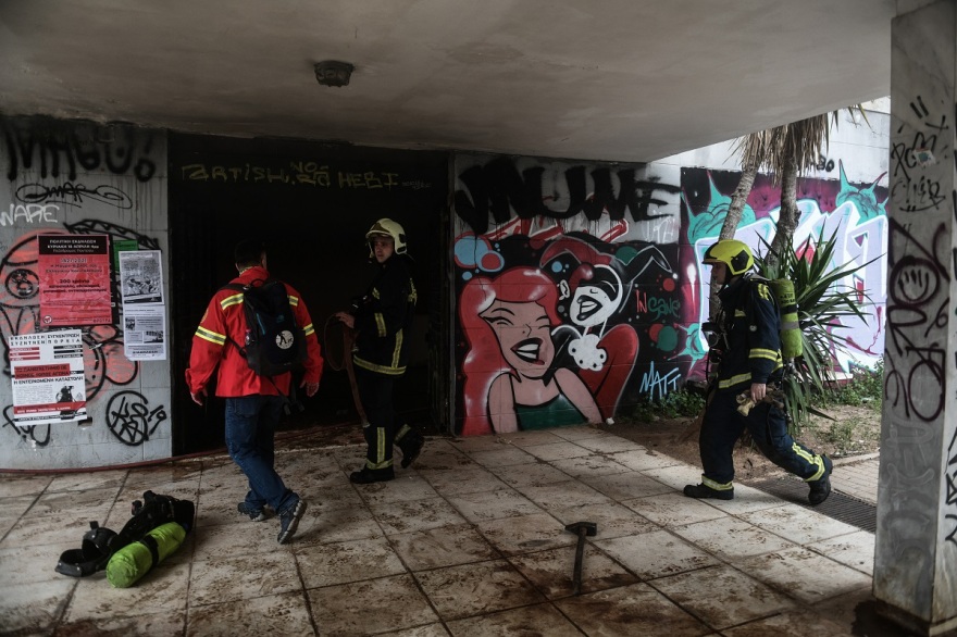 Υπό έλεγχο η φωτιά σε κτίριο στο άλσος Καισαριανής