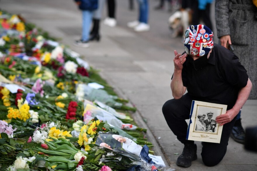 Οι Βρετανοί αποχαιρετούν τον πρίγκιπα Φίλιππο - Οι λίγοι καλεσμένοι και το πρωτόκολλο της τελετής 