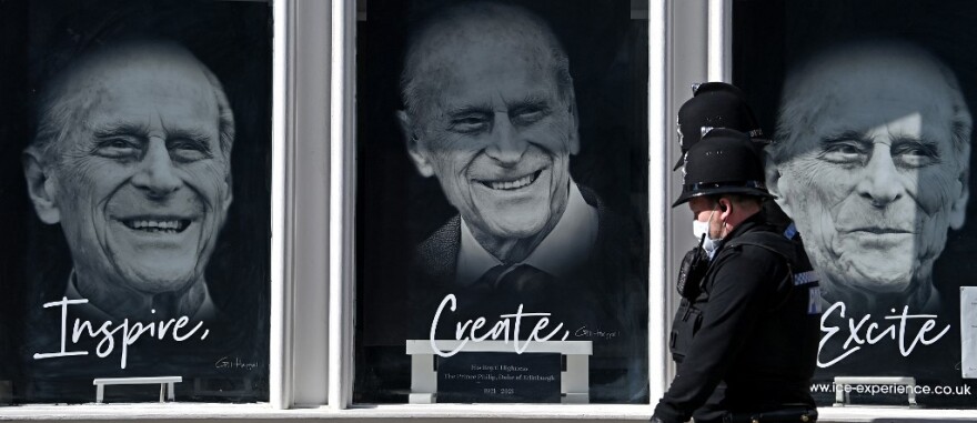 Οι Βρετανοί αποχαιρετούν τον πρίγκιπα Φίλιππο - Οι λίγοι καλεσμένοι και το πρωτόκολλο της τελετής 