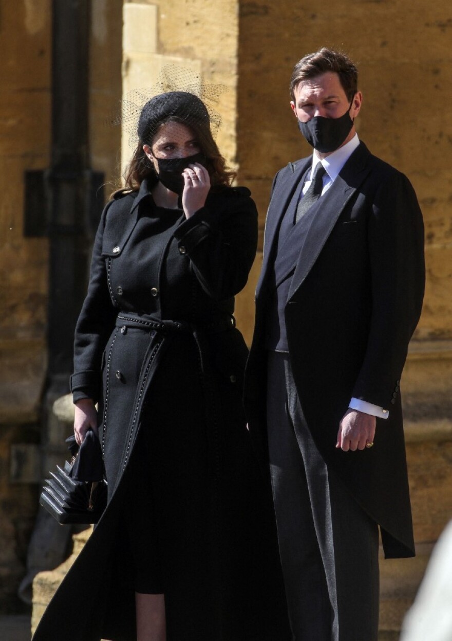 Κηδεία πρίγκιπα Φίλιππου: Οι ενδυματολογικές επιλογές και η «σημειολογία» των κοσμημάτων