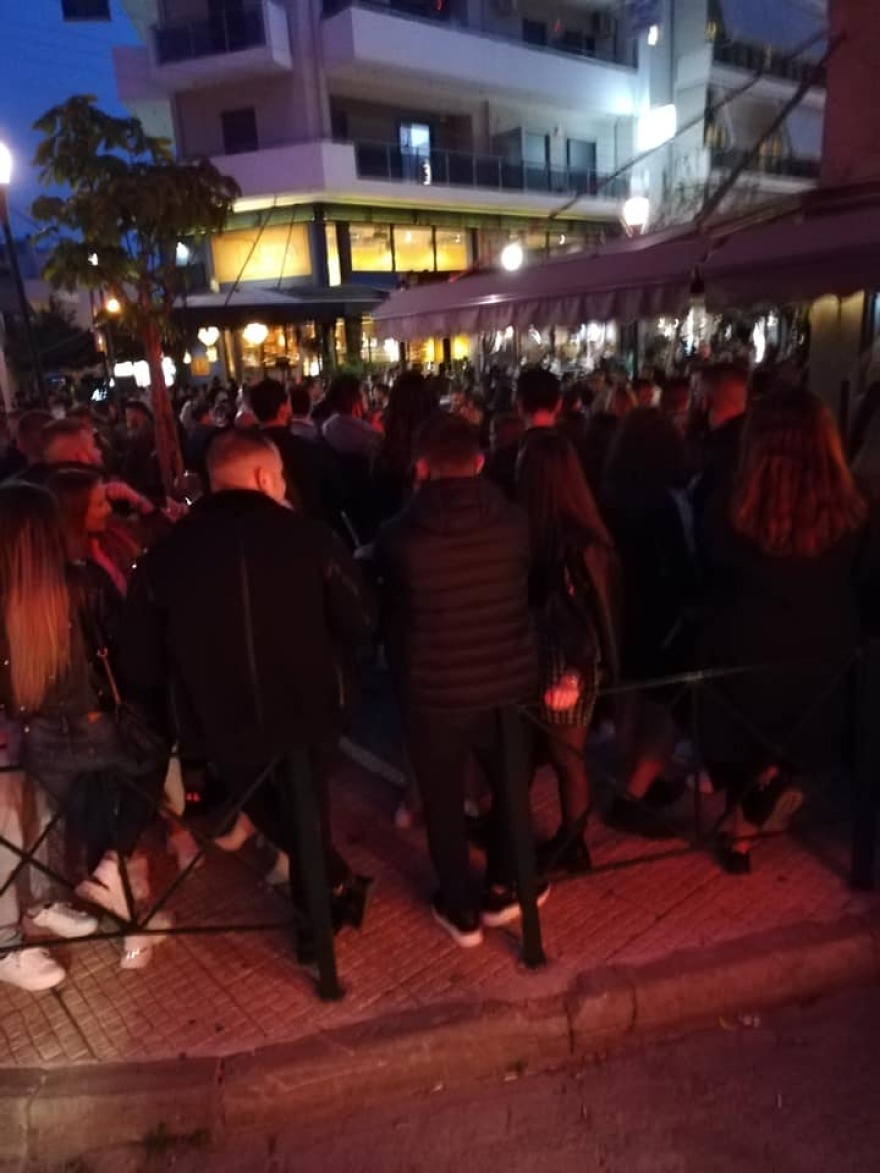 Lockdown: «Πυρετός το Σαββατόβραδο» στις πλατείες - Μαυροειδάκος: Να τα βρουν λοιμωξιολόγοι και κυβέρνηση, αφού όλοι είναι έξω (βίντεο + φωτό)