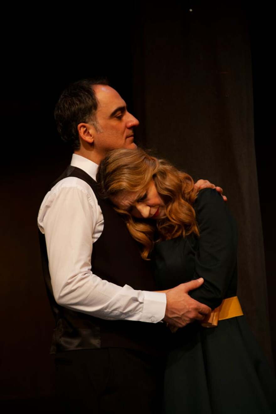 «Το σύνδρομο της Εύας»: Η παράσταση που κέρδισε το κοινό επιστρέφει on demand από τη θεατρική ομάδα «Πλάνη»