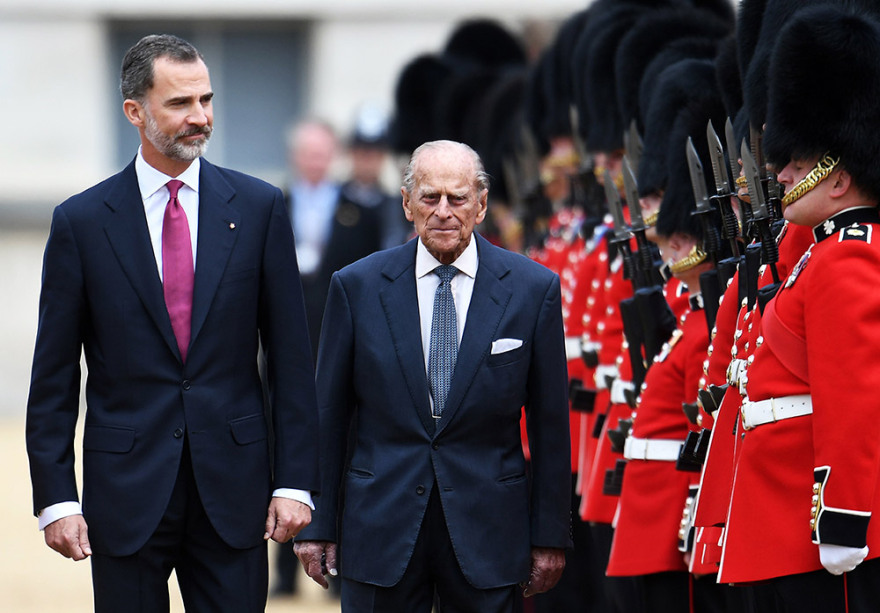 Φίλιππος: Η ζωή του πρίγκηπα που γεννήθηκε στην Ελλάδα και έκλεψε την καρδιά της 13χρονης Ελισάβετ