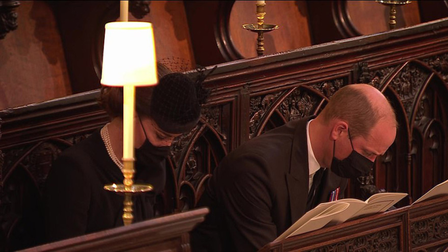 Κηδεία πρίγκιπα Φίλιππου: Οι ενδυματολογικές επιλογές και η «σημειολογία» των κοσμημάτων