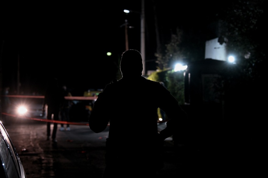 Εννέα κάλυκες βρήκε η αστυνομία έξω από το σπίτι του Φουρθιώτη