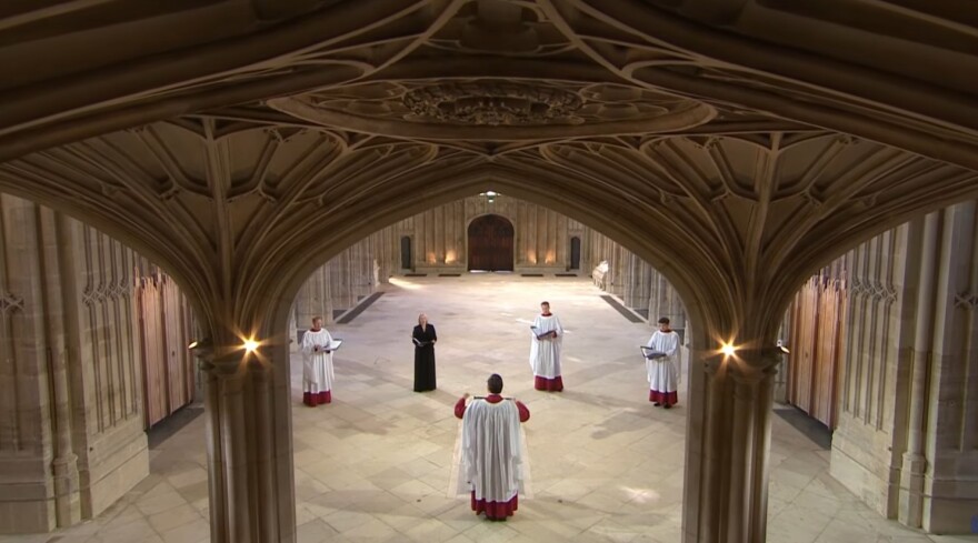 Κηδεία πρίγκιπα Φίλιππου: Μοναξιά και θλίψη για τη βασίλισσα Ελισάβετ στο «τελευταίο αντίο»