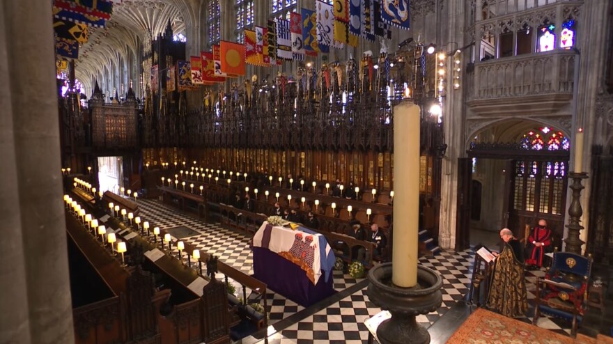 Κηδεία πρίγκιπα Φίλιππου: Μοναξιά και θλίψη για τη βασίλισσα Ελισάβετ στο «τελευταίο αντίο»