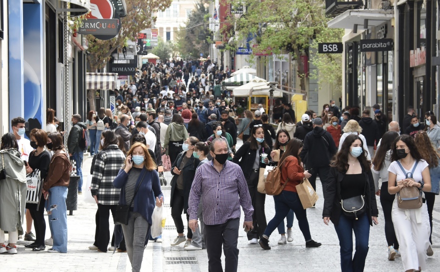 Μαζική έξοδος για ψώνια στο κέντρο της Αθήνας - Γεμάτη η Ερμού