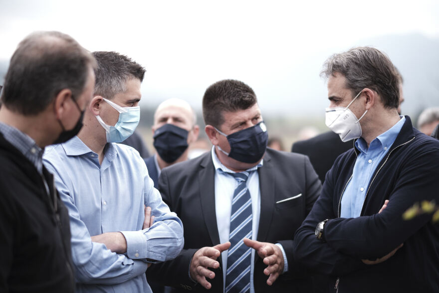 Επίσκεψη Μητσοτάκη στο Σπαθοβούνι: Με ταχύτητα οι αποζημιώσεις σε αγρότες που υπέστησαν ζημιά από τον παγετό