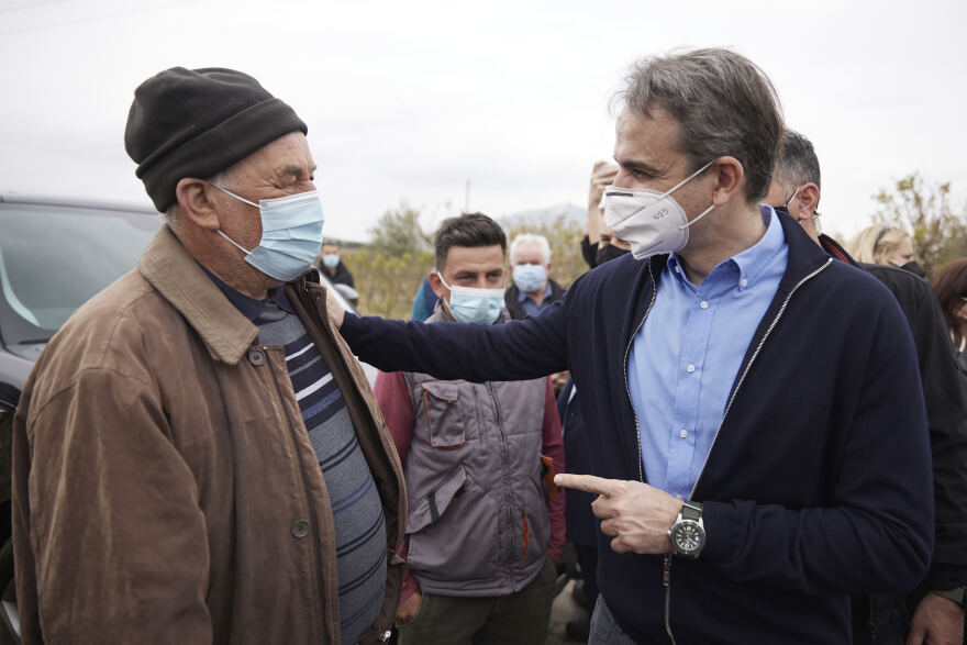 Επίσκεψη Μητσοτάκη στο Σπαθοβούνι: Με ταχύτητα οι αποζημιώσεις σε αγρότες που υπέστησαν ζημιά από τον παγετό