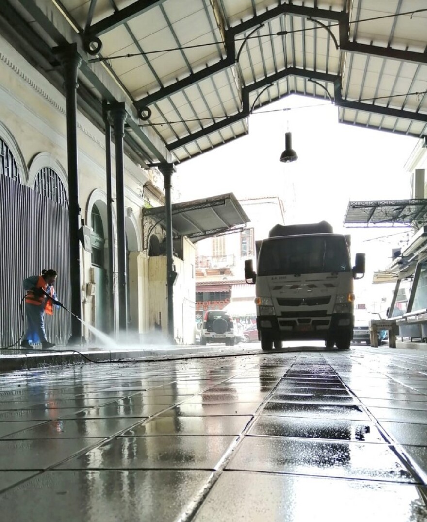 Δήμος Αθηναίων: Επιχείρηση καθαριότητας στη Βαρβάκειο Αγορά