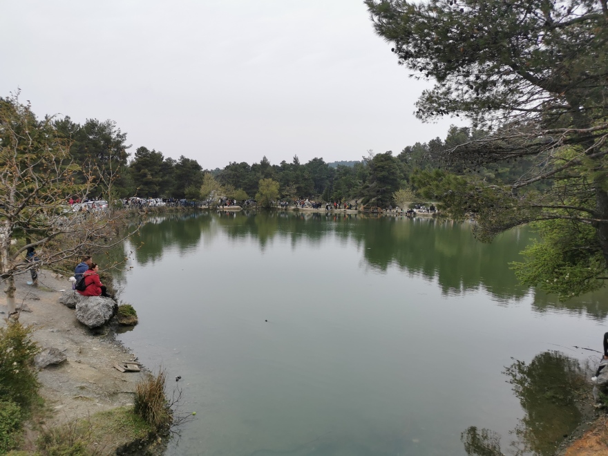 Ιπποκράτειος Πολιτεία: Πλήθος εκδρομέων στη λίμνη Μπελέτσι - Δείτε φωτογραφίες