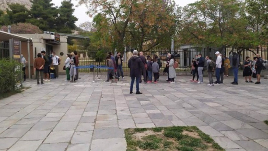 Παγκόσμια Ημέρα Μνημείων: Ουρές στο μουσείο της Ακρόπολης λόγω της δωρεάν εισόδου - Δείτε φωτογραφίες