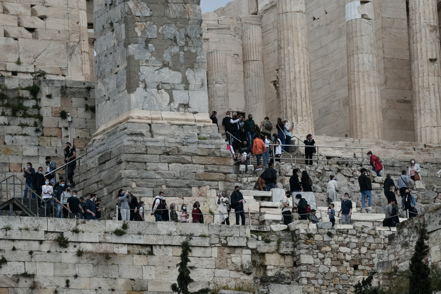 Παγκόσμια Ημέρα Μνημείων: Ουρές στο μουσείο της Ακρόπολης λόγω της δωρεάν εισόδου - Δείτε φωτογραφίες