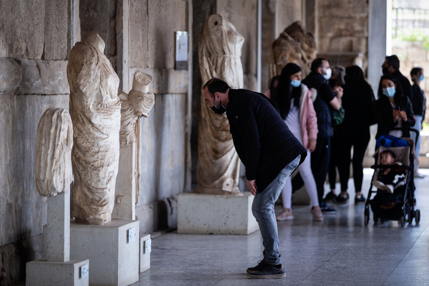 Παγκόσμια Ημέρα Μνημείων: Ουρές στο μουσείο της Ακρόπολης λόγω της δωρεάν εισόδου - Δείτε φωτογραφίες