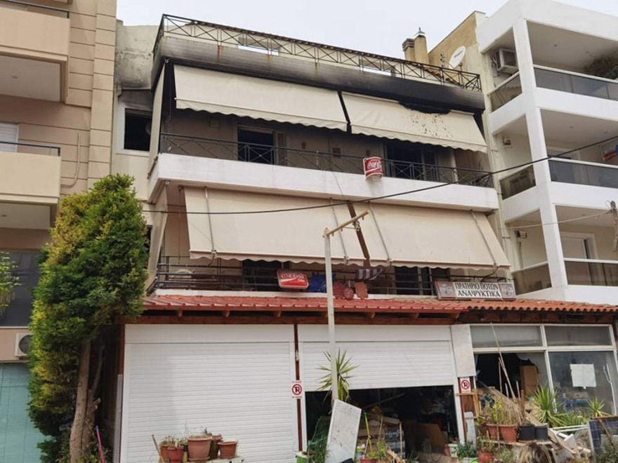 Νέα Ερυθραία: Αποκοιμήθηκε με το τσιγάρο αναμμένο δίπλα στη σόμπα και έχασε τη ζωή του - Διασωληνώθηκε η μητέρα του