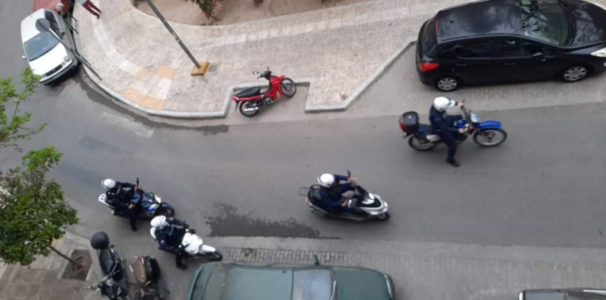 Πλατεία Βαρνάβα: Έγινε διαμαρτυρία για την παρουσία των αστυνομικών - Δείτε φωτογραφίες