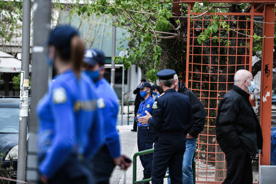 Κορωνοϊός: Μπλόκο στις πλατείες για τα κορωνοπάρτι με μοντέλο Πλατείας Βαρνάβα 