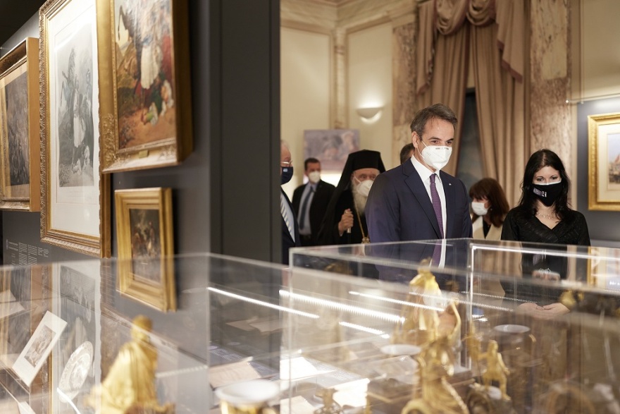 Εντυπωσιακή φωταγώγηση της Βουλής για τα 200 χρόνια από την Επανάσταση του ’21