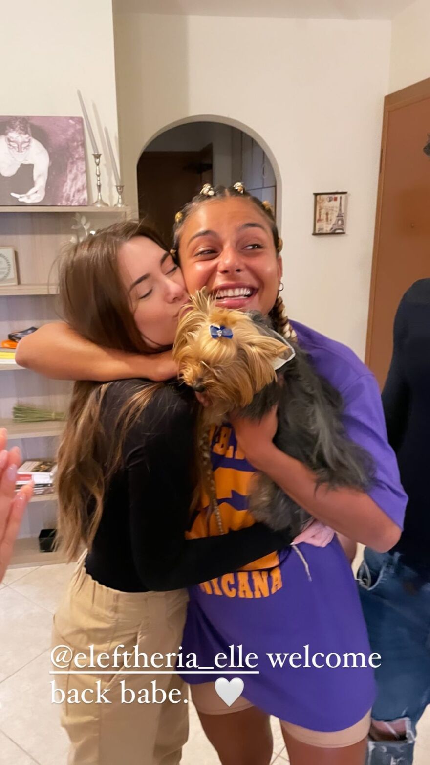 Ελευθερία Ελευθερίου: Οι πρώτες εικόνες στο σπίτι της, η υποδοχή και το λουκούλλειο γεύμα