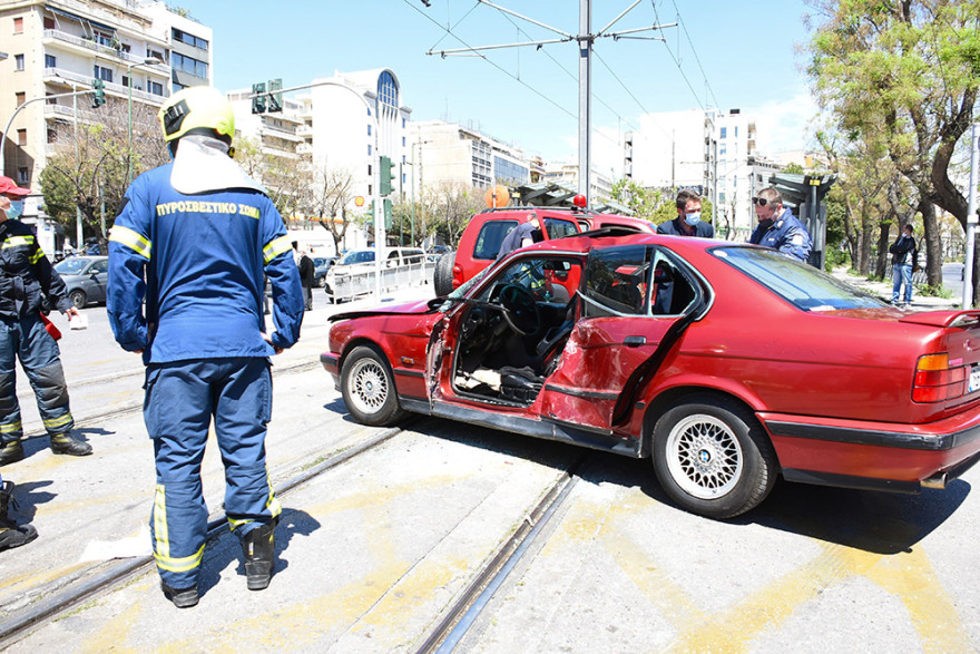 Τροχαίο στο Νέο Κόσμο: Σύγκρουση τραμ με ΙΧ
