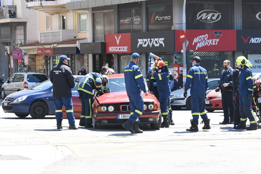 Τροχαίο στο Νέο Κόσμο: Σύγκρουση τραμ με ΙΧ