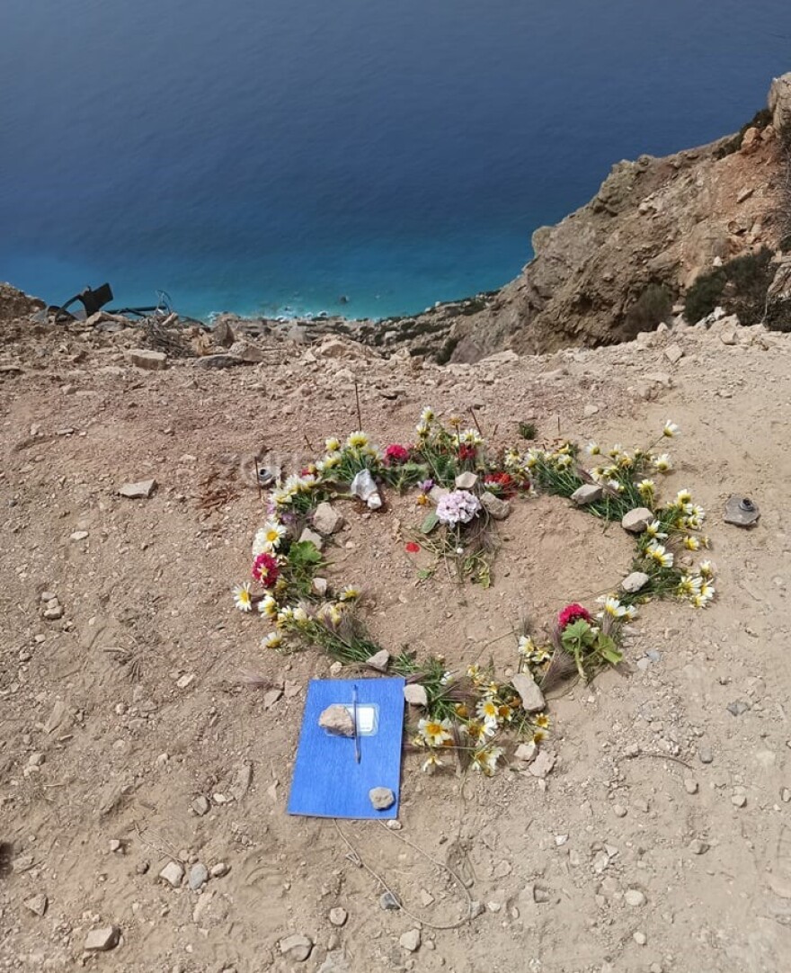 Τροχαίο στη Γαύδο: Το συγκινητικό αντίο των φίλων της στην Κορίνα 