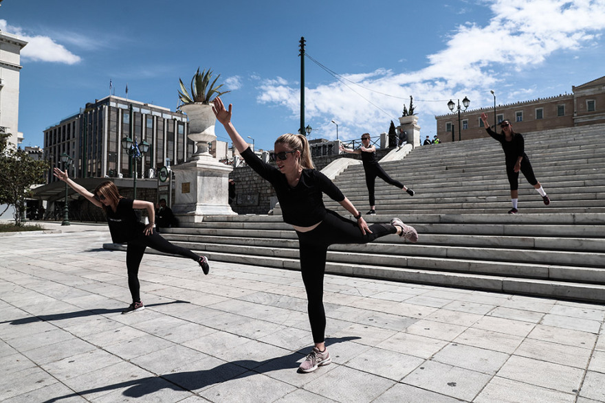 Lockdown: Διαμαρτυρήθηκαν... κάνοντας γυμναστική οι ιδιοκτήτες γυμναστηρίων στο Σύνταγμα