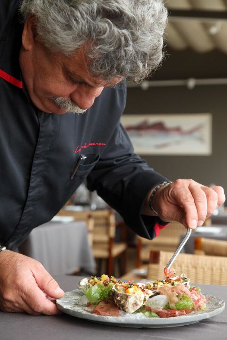 Κορωνοϊός: Άνοιγμα της εστίασης με ατομική ευθύνη προτείνει ο Λευτέρης Λαζάρου 