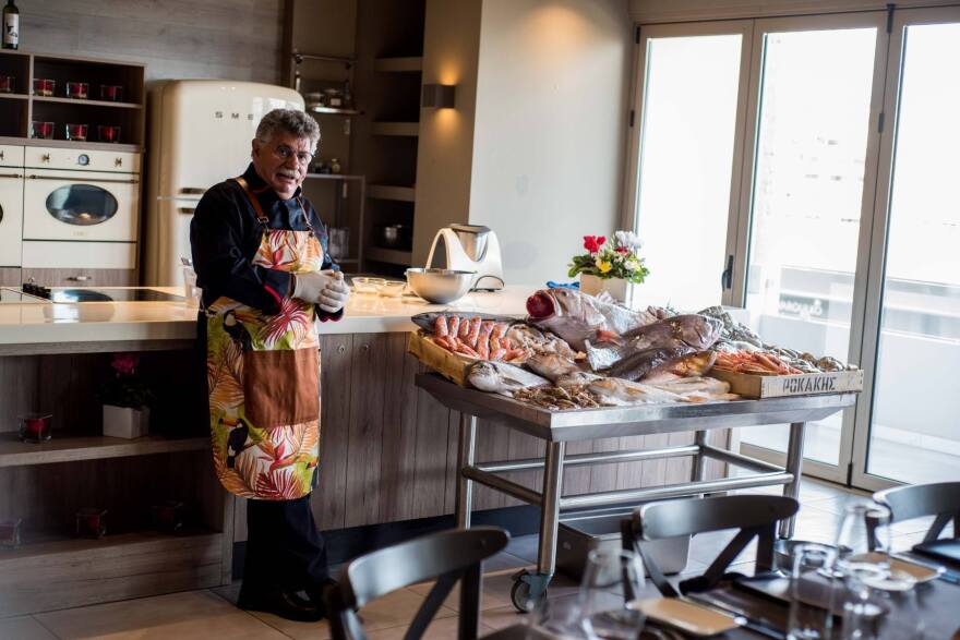 Κορωνοϊός: Άνοιγμα της εστίασης με ατομική ευθύνη προτείνει ο Λευτέρης Λαζάρου 