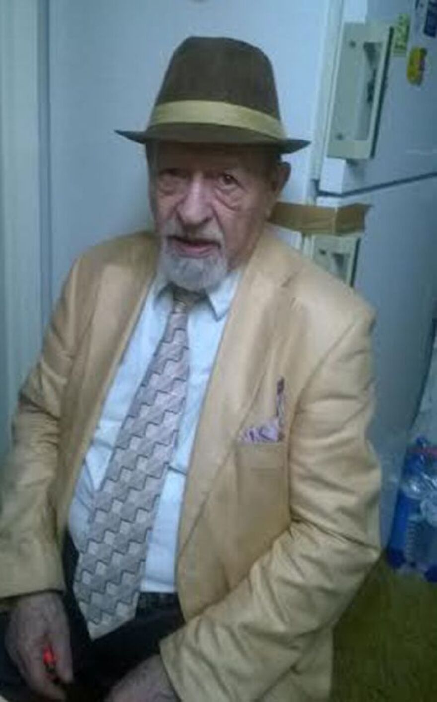 Απόστολος Βραχιολίδης: Έφυγε από τη ζωή ο ρεπόρτερ που «έβγαλε» από τα ρούχα του τον Δημήτρη Παπαμιχαήλ