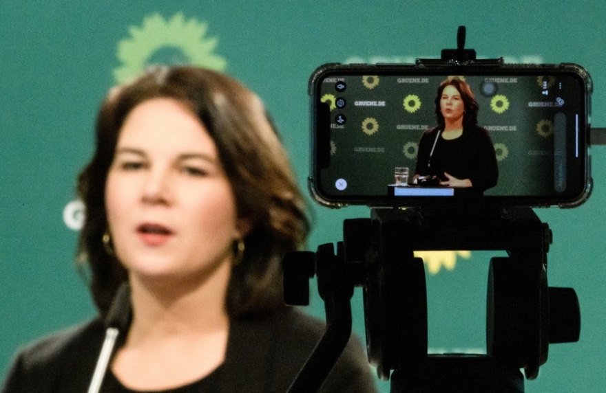 Γερμανία - Εκλογές: «Πήρε κεφάλι» στην κούρσα των δημοσκοπήσεων η «πράσινη» Αναλένα Μπέρμποκ