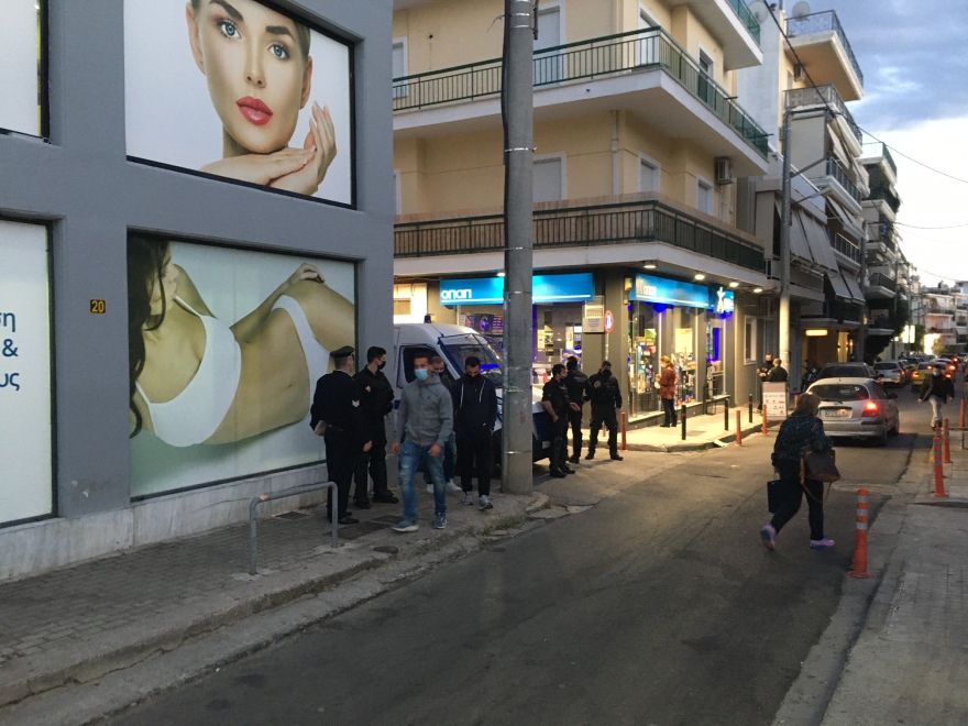 «Μπλόκο» από την Αστυνομία στα κορωνοπάρτι της Βεάκη στο Περιστέρι