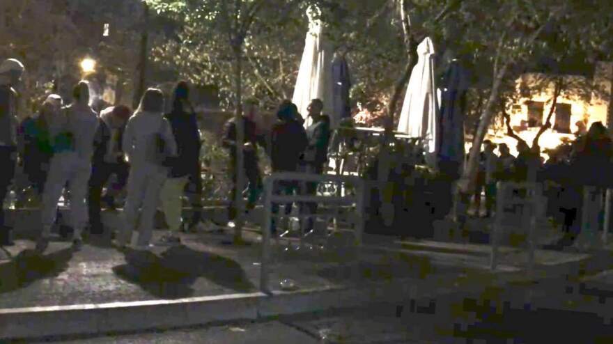 Κυψέλη: «Κορωνοπάρτι» και τις καθημερινές στην πλατεία Αγίου Γεωργίου - Δείτε βίντεο