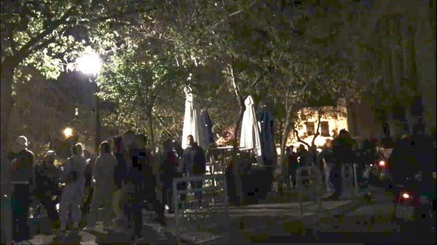 Κυψέλη: «Κορωνοπάρτι» και τις καθημερινές στην πλατεία Αγίου Γεωργίου - Δείτε βίντεο