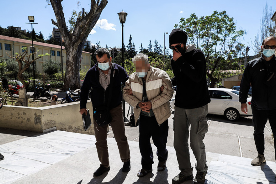 Έγκλημα στο Κορωπί: Ποινική δίωξη για ανθρωποκτονία στον 76χρονο παιδοκτόνο
