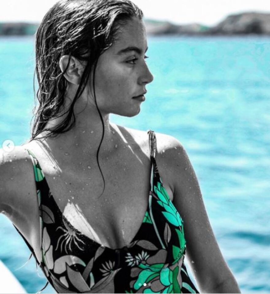 Κάθριν Ζέτα Τζόουνς: Γιορτάζει τα 18α γενέθλια της κόρης της ποστάροντας φωτογραφία της με μαγιό