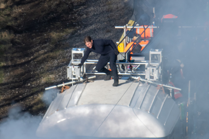 Ακόμη μία επικίνδυνη αποστολή: Ο Τομ Κρουζ πηδά πάνω σε βαγόνια τρένου για το «Mission: Impossible 7»